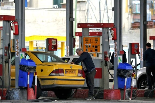 پشت پرده صف‌های طولانی پمپ بنزین‌ها | بنزین سه نرخی مطرح  نیست