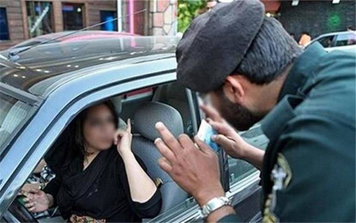 کیهان: کشف حجاب در معابر از مصادیق جرم مشهود است/ پلیس برای برخورد با کشف حجاب نیاز به مجوز قضایی ندارد